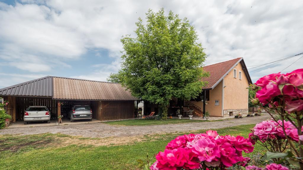 Apartment Tomasevic Slunj Bagian luar foto