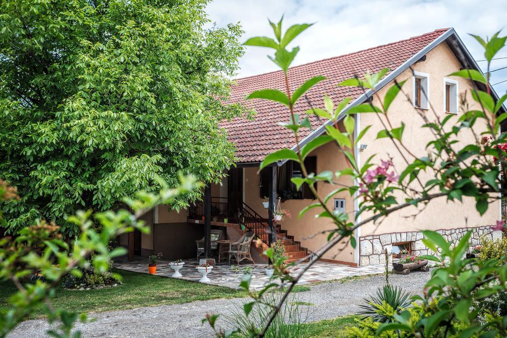 Apartment Tomasevic Slunj Bagian luar foto