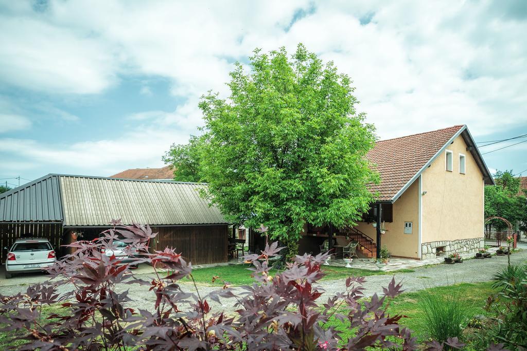 Apartment Tomasevic Slunj Bagian luar foto