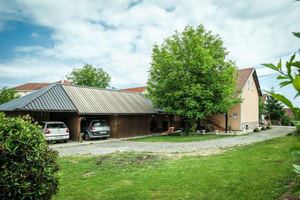 Apartment Tomasevic Slunj Bagian luar foto